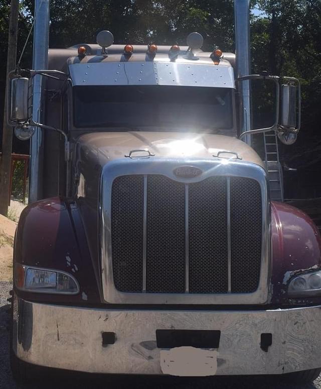 Image of Peterbilt 386 equipment image 4