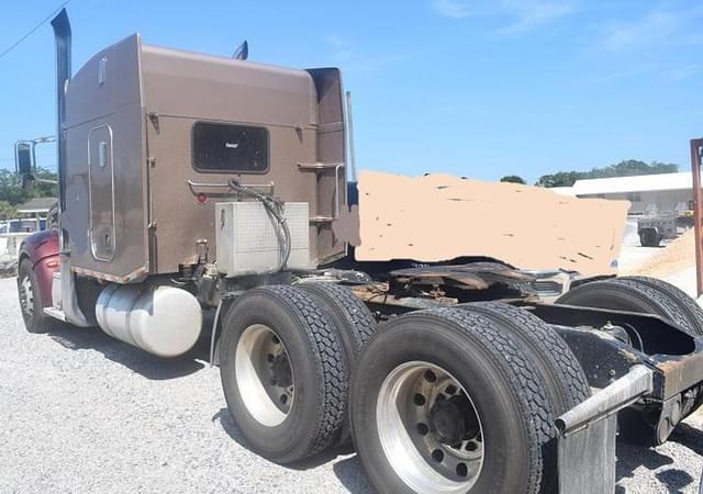Image of Peterbilt 386 equipment image 2