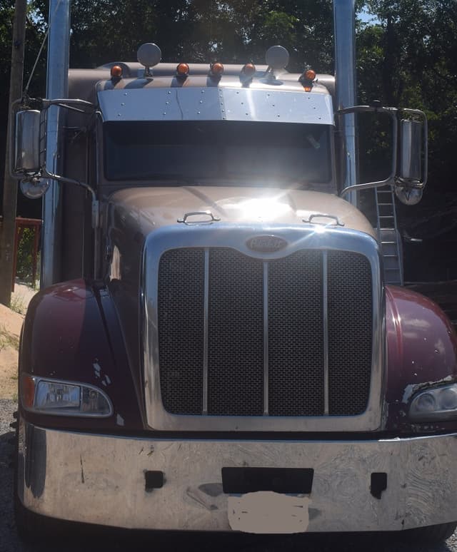 Image of Peterbilt 386 equipment image 4