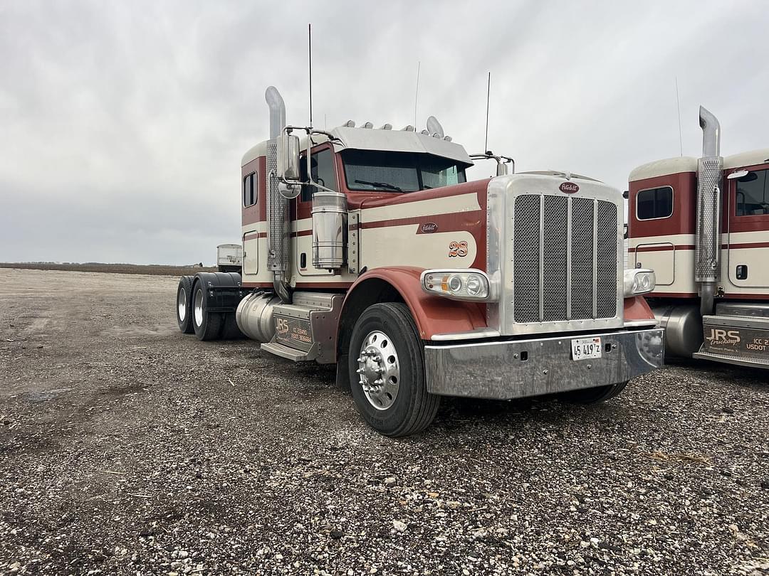 Image of Peterbilt 389 Primary Image