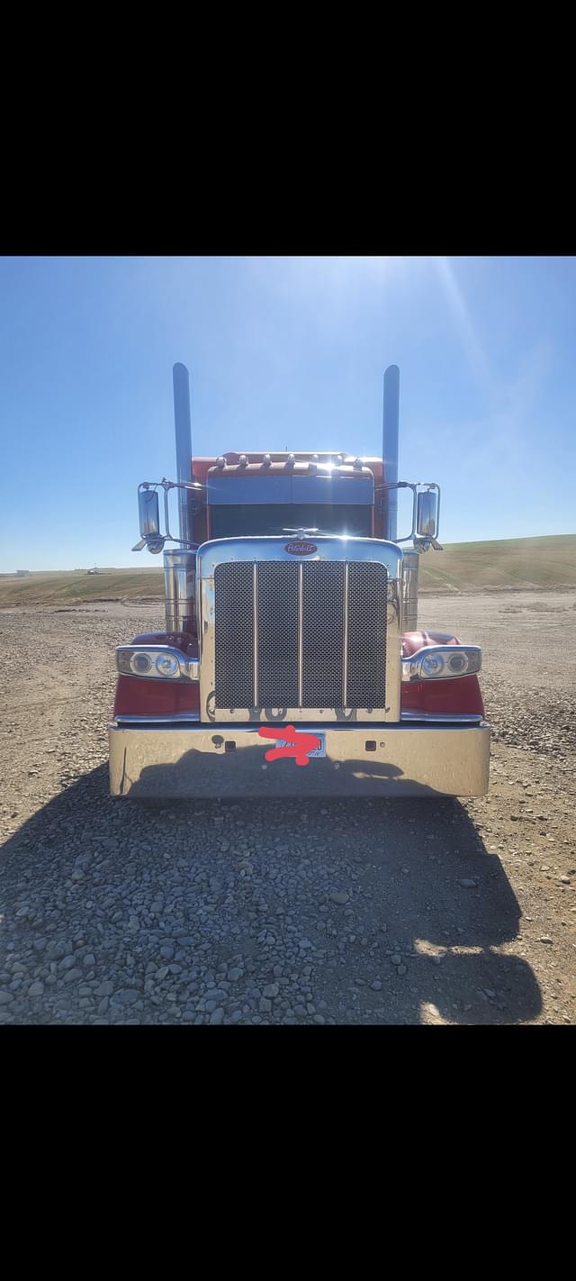 Image of Peterbilt 389 equipment image 2