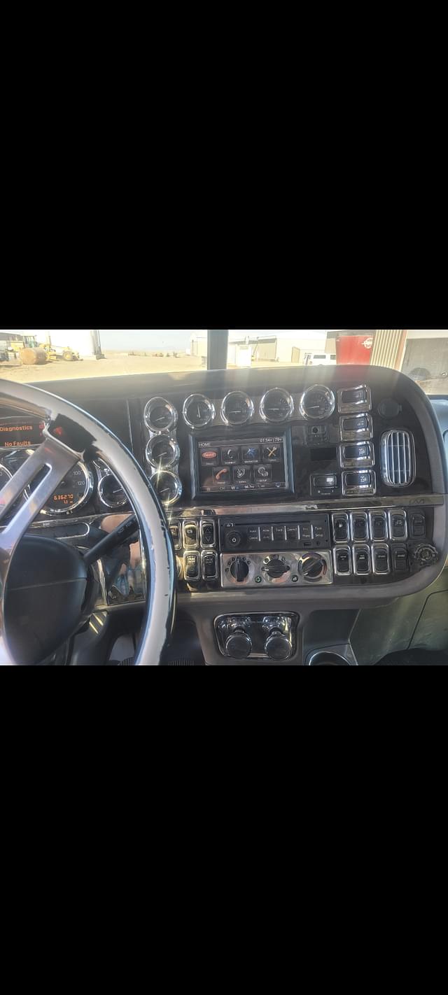 Image of Peterbilt 389 equipment image 3