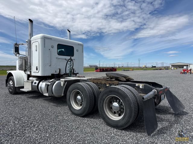 Image of Peterbilt 389 equipment image 2