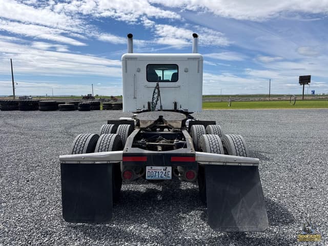 Image of Peterbilt 389 equipment image 3
