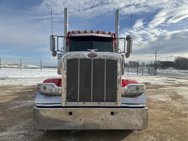 Image of Peterbilt 389 equipment image 1