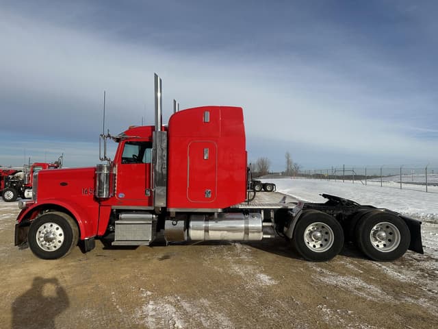 Image of Peterbilt 389 equipment image 3