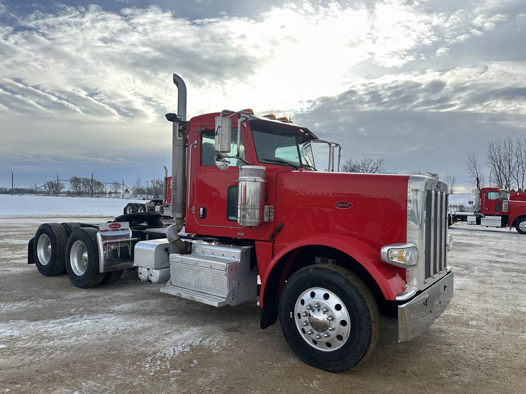 Image of Peterbilt 389 Primary image