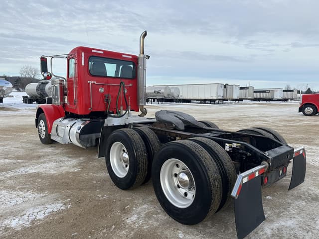 Image of Peterbilt 389 equipment image 4