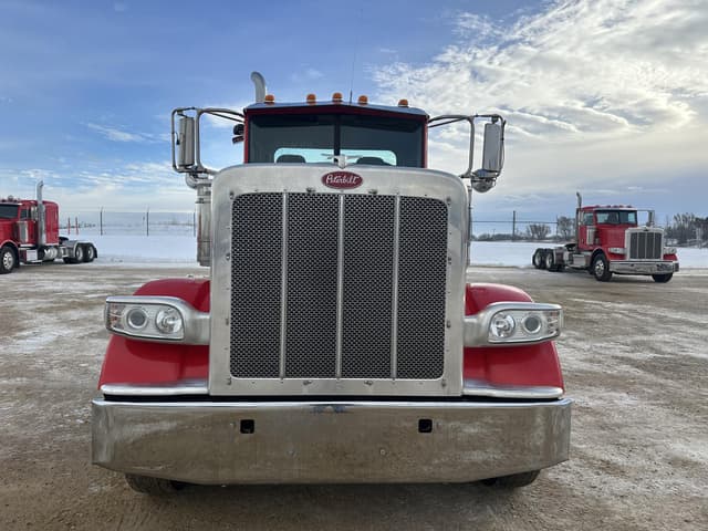 Image of Peterbilt 389 equipment image 1