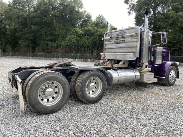 Image of Peterbilt 389 equipment image 2