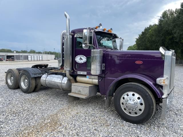Image of Peterbilt 389 equipment image 3