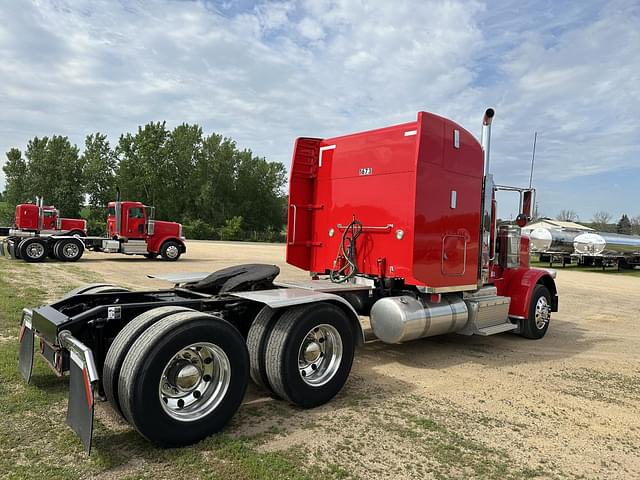 Image of Peterbilt 389 equipment image 4
