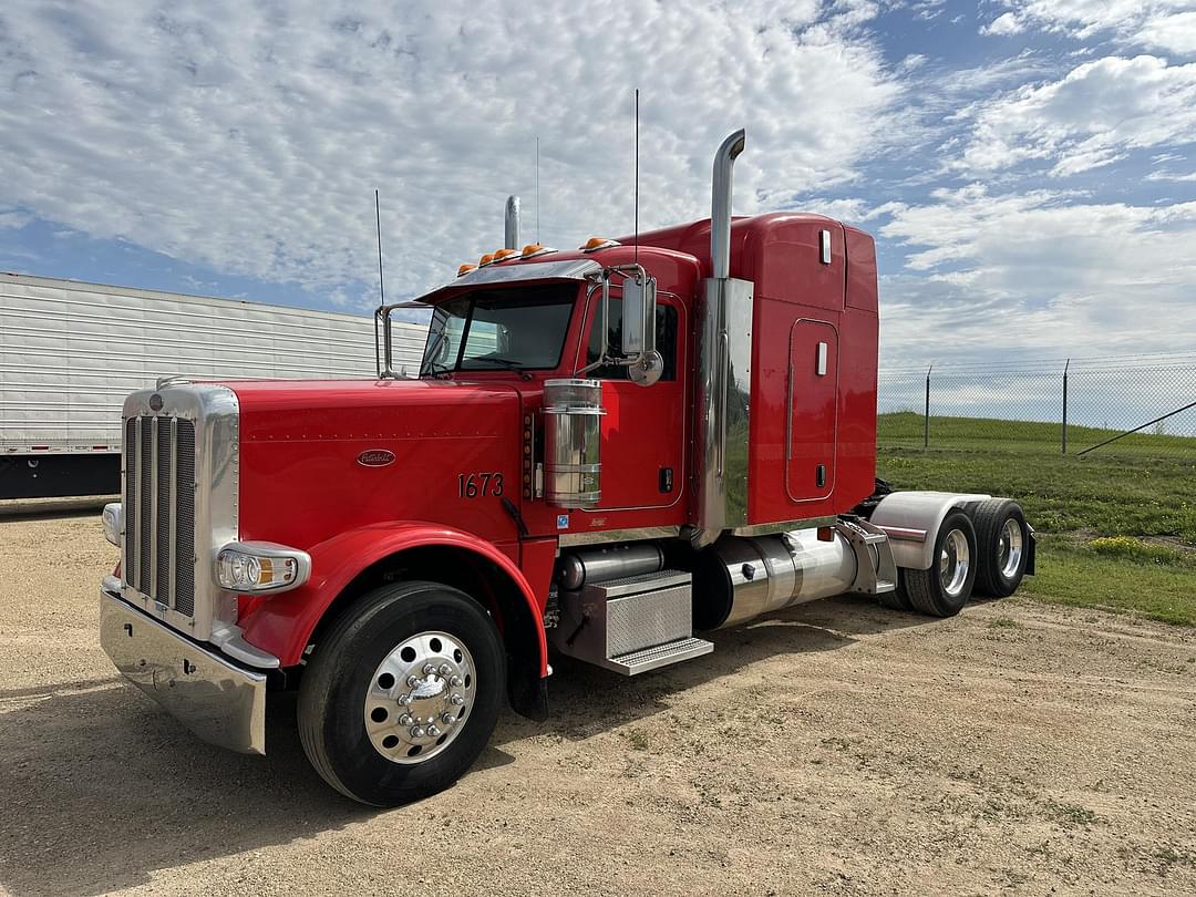Image of Peterbilt 389 Primary image