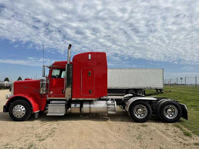 Image of Peterbilt 389 equipment image 1