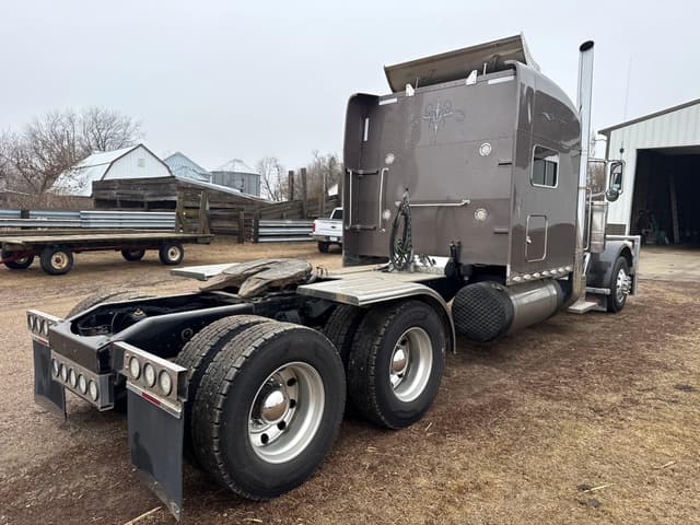 Image of Peterbilt 389 equipment image 2