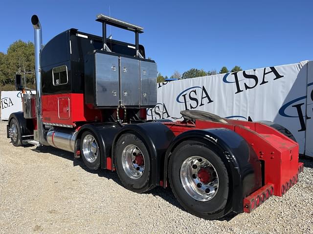 Image of Peterbilt 389 equipment image 2