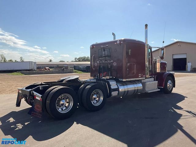 Image of Peterbilt 389 equipment image 2