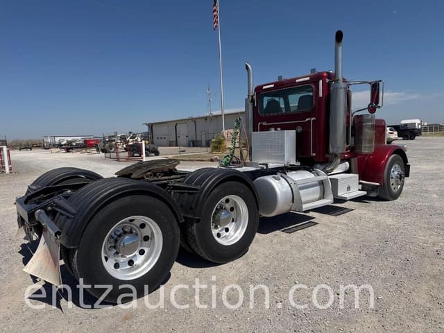 Image of Peterbilt 389 equipment image 4