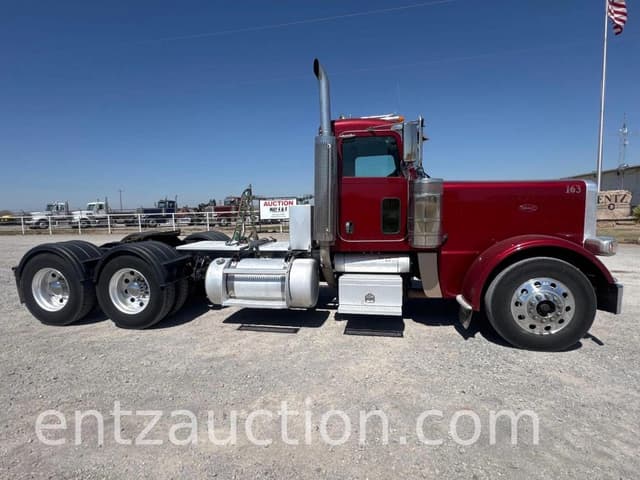 Image of Peterbilt 389 equipment image 3