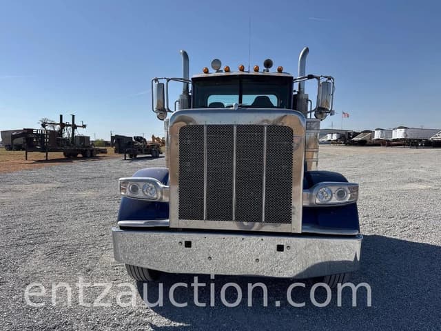 Image of Peterbilt 389 equipment image 1
