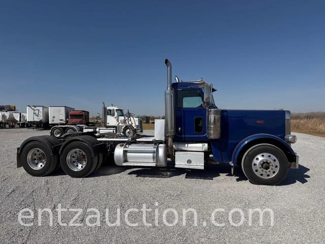 Image of Peterbilt 389 equipment image 3