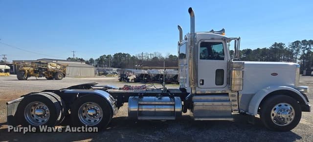 Image of Peterbilt 389 equipment image 3