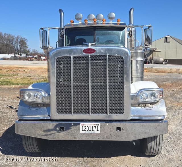 Image of Peterbilt 389 equipment image 1