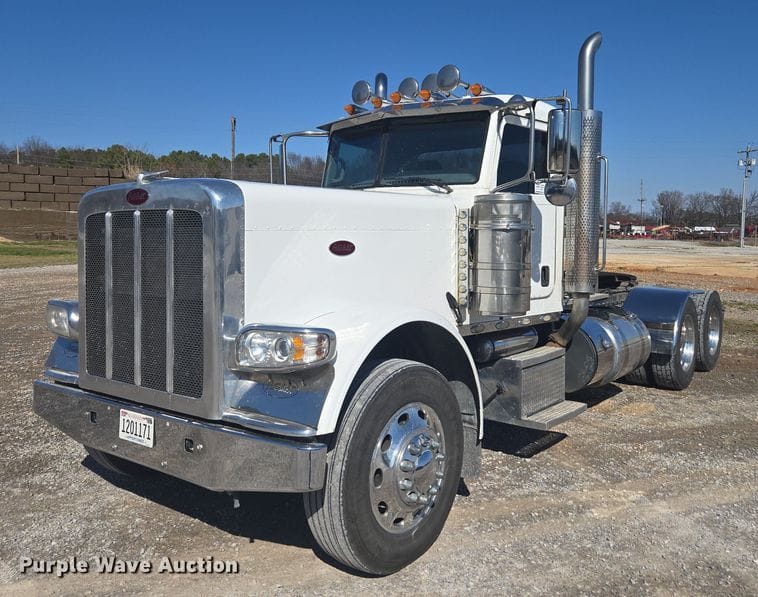 2016 Peterbilt 389 Equipment Image0
