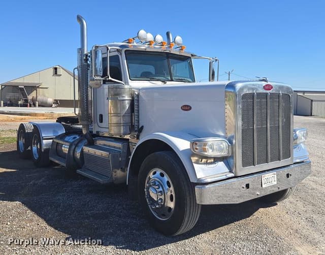 Image of Peterbilt 389 equipment image 2