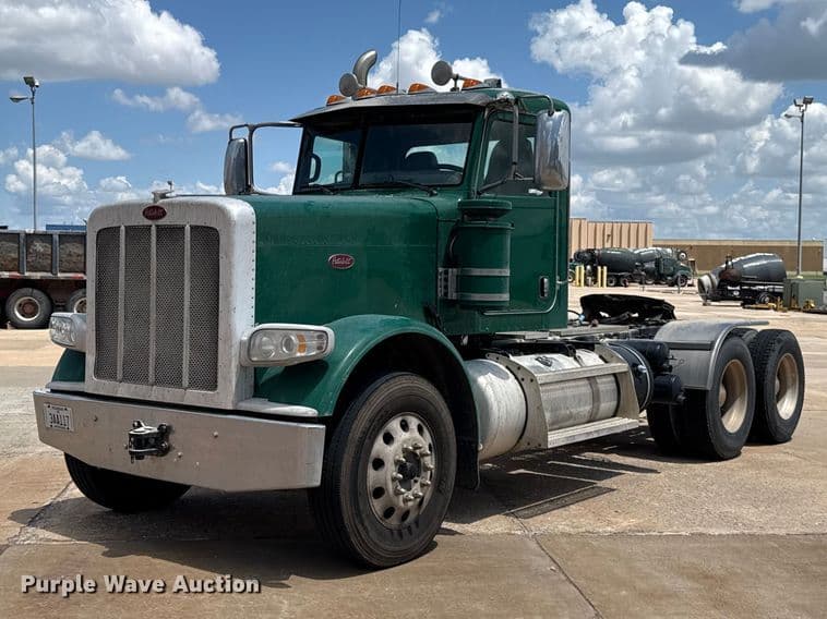 Image of Peterbilt 389 Primary image