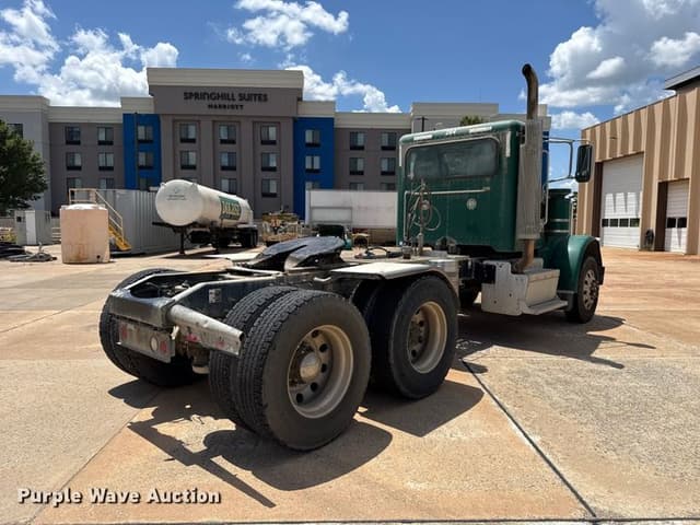 Image of Peterbilt 389 equipment image 4