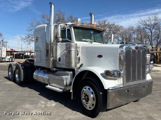 Image of Peterbilt 389 equipment image 2