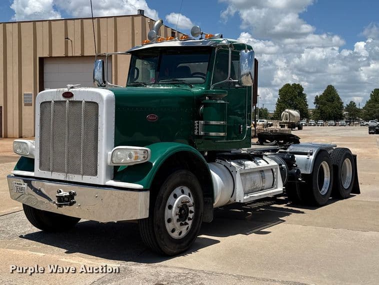 Image of Peterbilt 389 Primary image