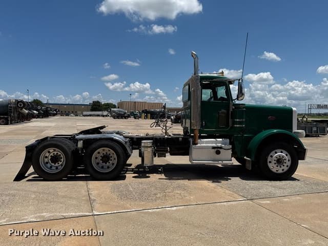 Image of Peterbilt 389 equipment image 3
