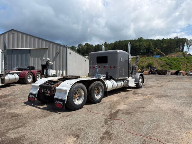 Image of Peterbilt 389 equipment image 4