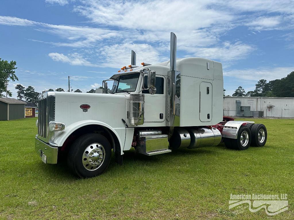 Image of Peterbilt 389 Primary image