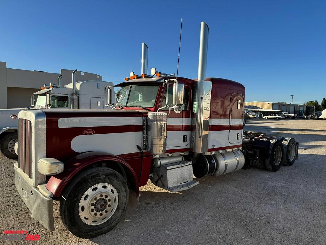 Image of Peterbilt 389 Primary image