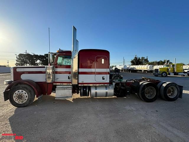 Image of Peterbilt 389 equipment image 1