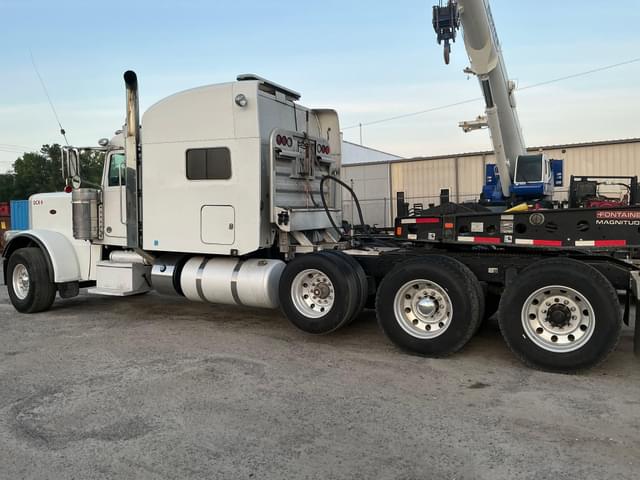Image of Peterbilt 389 equipment image 3