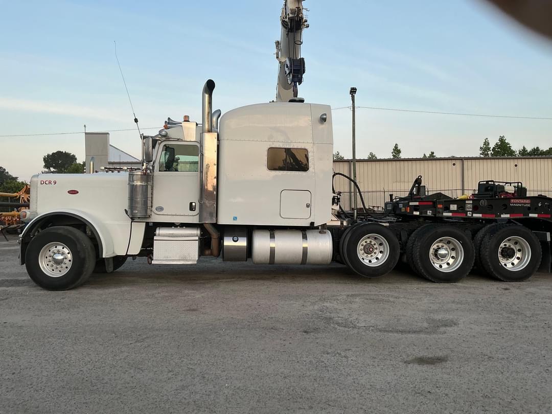 Image of Peterbilt 389 Primary image