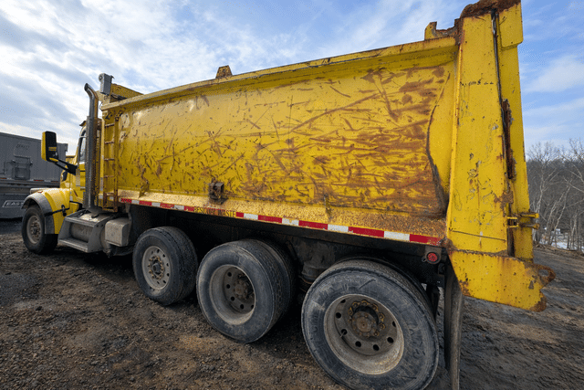 Image of Peterbilt 567 equipment image 2