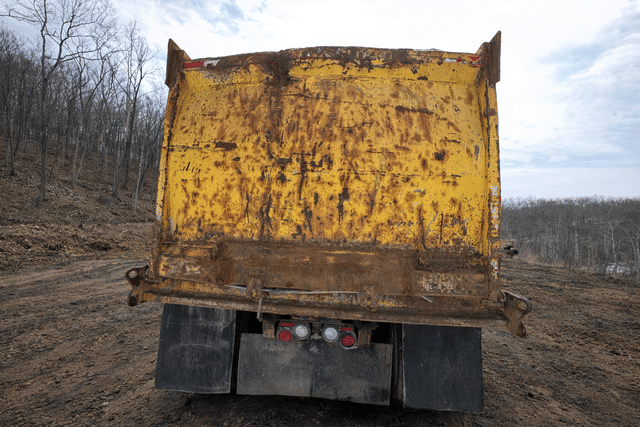 Image of Peterbilt 567 equipment image 4