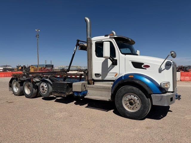Image of Peterbilt 567 equipment image 2