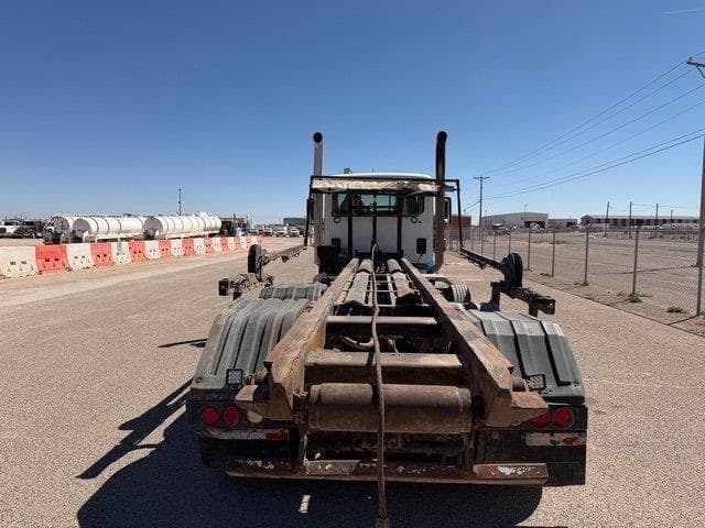 Image of Peterbilt 567 equipment image 4