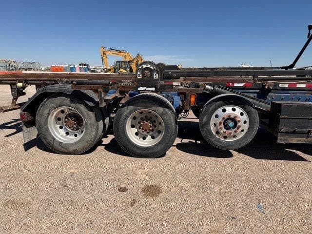 Image of Peterbilt 567 equipment image 3