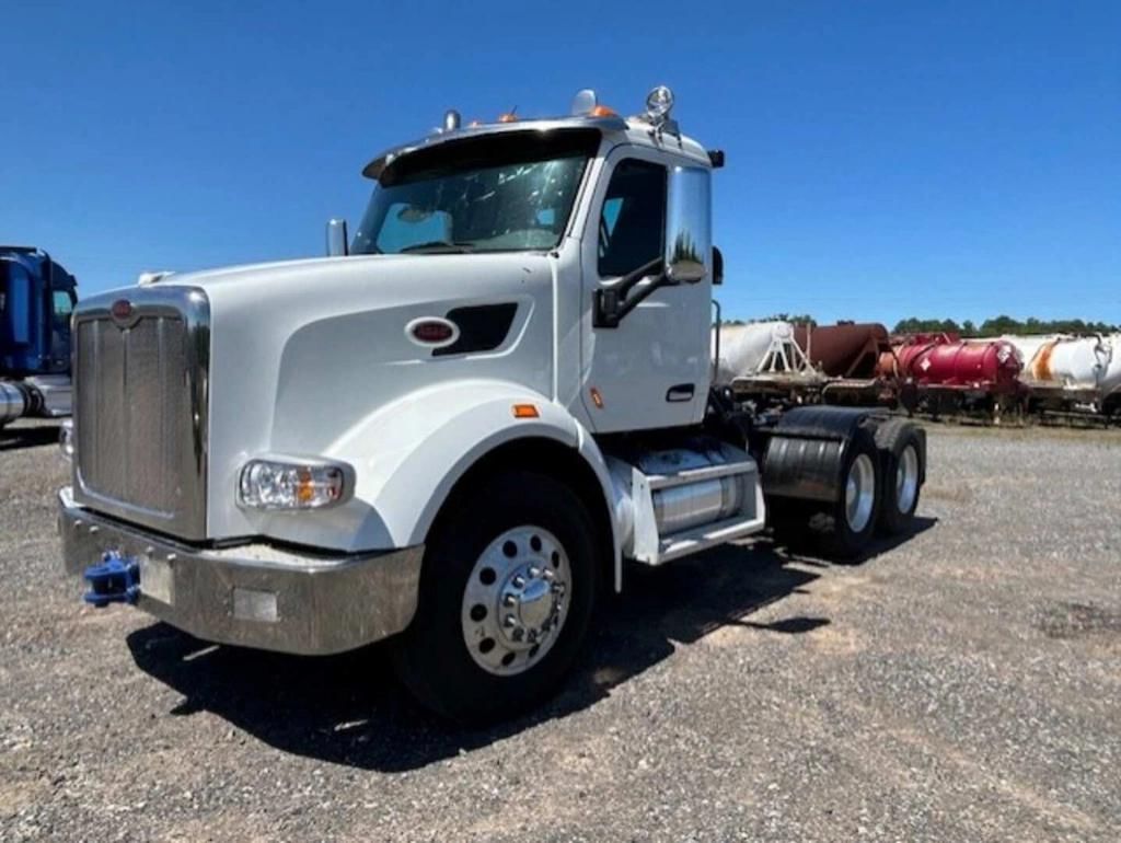 Main image Peterbilt 567