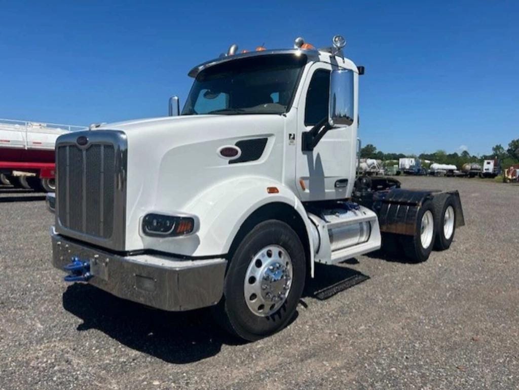 Main image Peterbilt 567