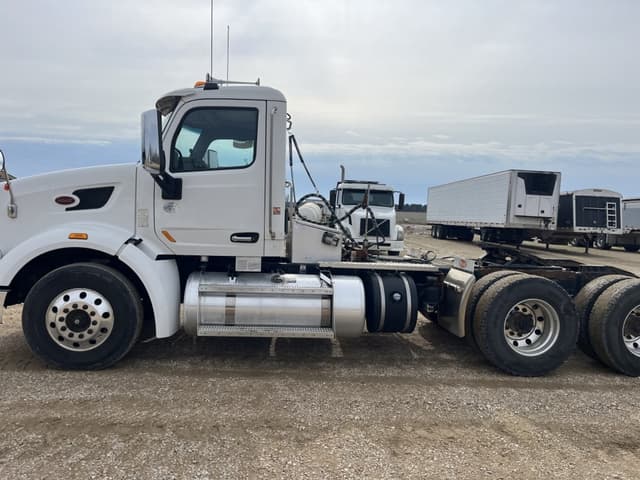 Image of Peterbilt 567 equipment image 1