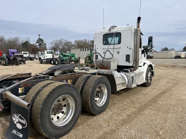 Image of Peterbilt 567 equipment image 3