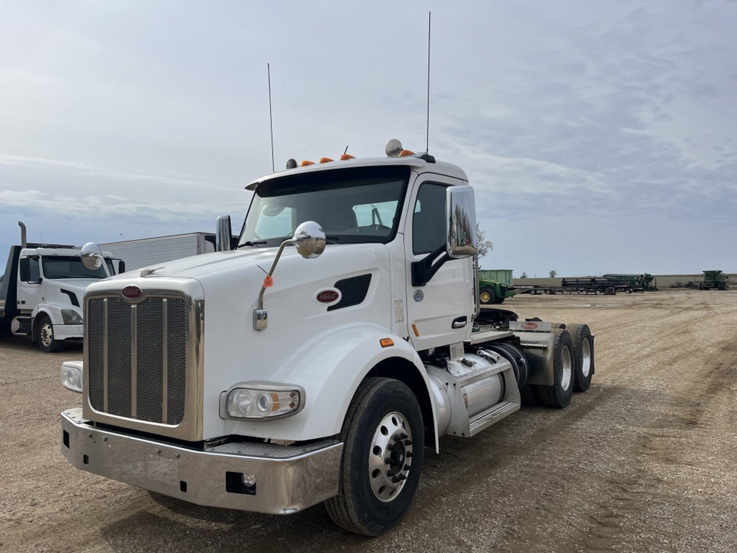 2016 Peterbilt 567 Equipment Image0